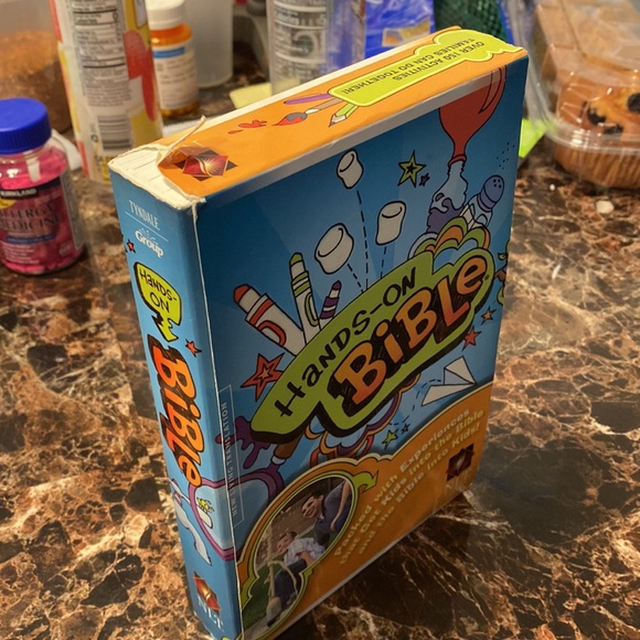 Hands-On Bible NLT (Softcover) Early Childhood Learning Bible. - Picture 7 of 11